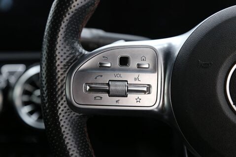 Mercedes-Benz A Class 1.5 A180d AMG Line (Premium) 7G-DCT Euro 6 (s/s) 4dr 11