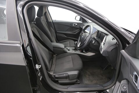 BMW 1 Series 1.5 118i SE Hatchback 5dr Petrol Manual Euro 6 (s/s) (140 ps) 21
