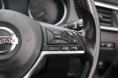 Nissan Qashqai 1.3 DIG-T N-Connecta Euro 6 (s/s) 5dr 12