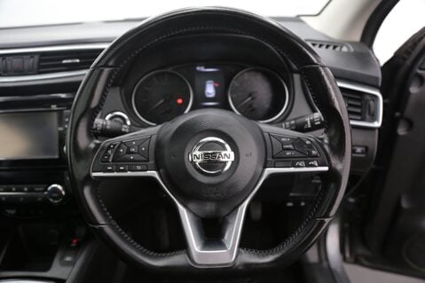 Nissan Qashqai 1.3 DIG-T N-Connecta Euro 6 (s/s) 5dr 10