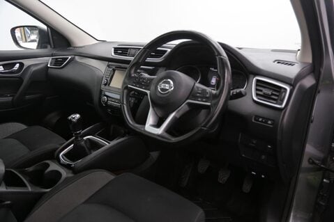 Nissan Qashqai 1.3 DIG-T N-Connecta Euro 6 (s/s) 5dr 20