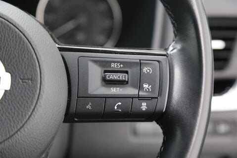 Nissan Qashqai 1.3 DIG-T MHEV N-Connecta Euro 6 (s/s) 5dr 12