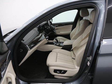 BMW 5 Series 2.0 520d M Sport Auto xDrive Euro 6 (s/s) 4dr 23