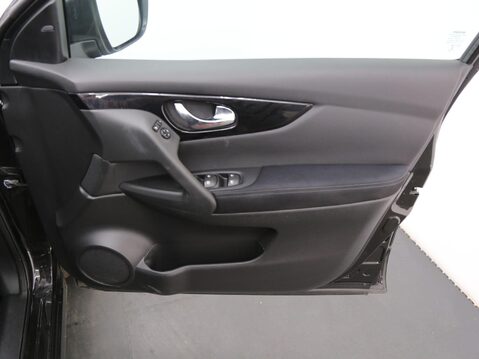 Nissan Qashqai 1.5 dCi N-Connecta Euro 6 (s/s) 5dr 19