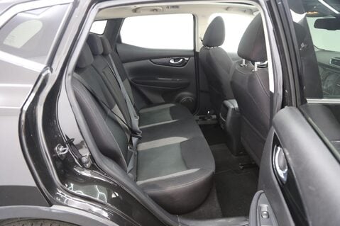 Nissan Qashqai 1.5 dCi N-Connecta Euro 6 (s/s) 5dr 23