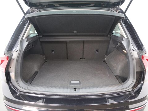 Volkswagen Tiguan 2.0 TSI SEL DSG 4Motion Euro 6 (s/s) 5dr 26
