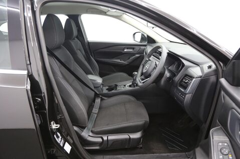 Nissan Qashqai 1.3 DIG-T MHEV Visia Euro 6 (s/s) 5dr 20