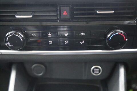 Nissan Qashqai 1.3 DIG-T MHEV Visia Euro 6 (s/s) 5dr 17