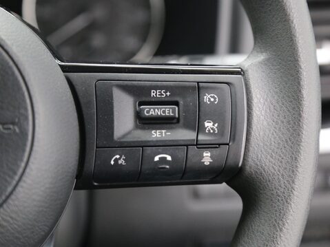 Nissan Qashqai 1.3 DIG-T MHEV Visia Euro 6 (s/s) 5dr 12