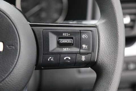 Nissan Qashqai 1.3 DIG-T MHEV Visia Euro 6 (s/s) 5dr 12