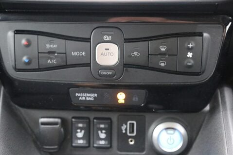 Nissan LEAF 40kWh N-Connecta Auto 5dr 18