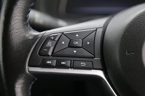 Nissan LEAF 40kWh N-Connecta Auto 5dr 11
