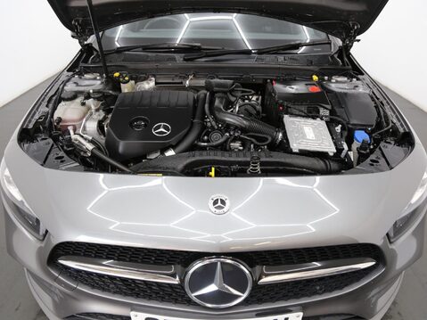 Mercedes-Benz A Class 1.3 A200 Exclusive Edition 7G-DCT Euro 6 (s/s) 5dr 29