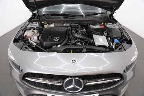 Mercedes-Benz A Class 1.3 A200 Exclusive Edition 7G-DCT Euro 6 (s/s) 5dr 29