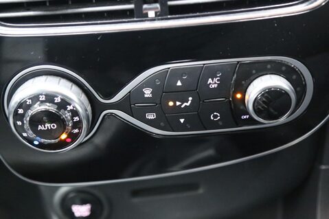 Renault Clio 1.5 dCi Signature Nav Euro 6 (s/s) 5dr 17