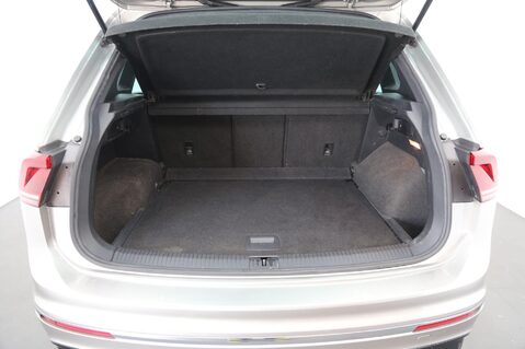 Volkswagen Tiguan 2.0 TDI R-Line DSG 4Motion Euro 6 (s/s) 5dr 27