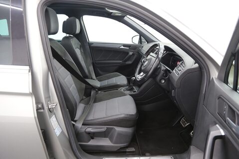 Volkswagen Tiguan 2.0 TDI R-Line DSG 4Motion Euro 6 (s/s) 5dr 20
