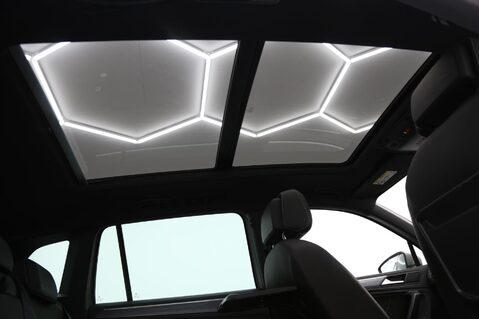 Volkswagen Tiguan 2.0 TDI R-Line DSG 4Motion Euro 6 (s/s) 5dr 25