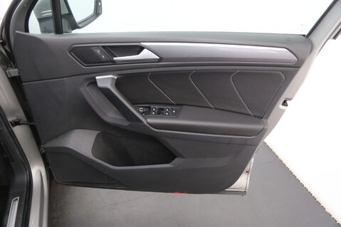 Volkswagen Tiguan 2.0 TDI R-Line DSG 4Motion Euro 6 (s/s) 5dr 19