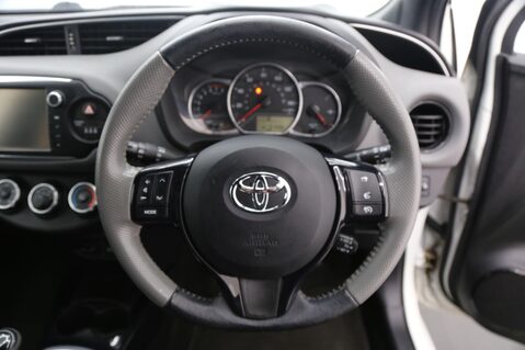 Toyota Yaris 1.33 Dual VVT-i Design Euro 6 5dr 10