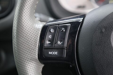 Toyota Yaris 1.33 Dual VVT-i Design Euro 6 5dr 11