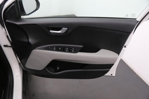 Kia Stonic 1.0 T-GDi First Edition Euro 6 (s/s) 5dr 20