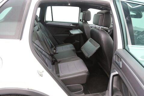 Volkswagen Tiguan 2.0 TDI BlueMotion Tech R-Line DSG Euro 6 (s/s) 5dr 23