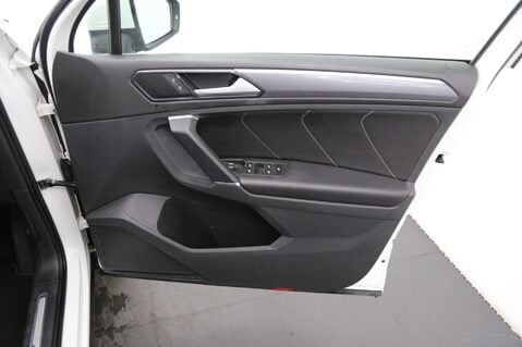 Volkswagen Tiguan 2.0 TDI BlueMotion Tech R-Line DSG Euro 6 (s/s) 5dr 19