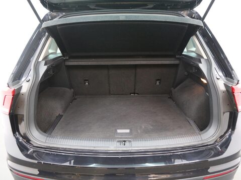 Volkswagen Tiguan 2.0 TDI BlueMotion Tech SE DSG 4Motion Euro 6 (s/s) 5dr 25