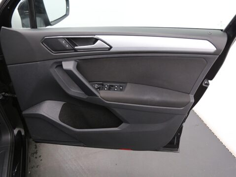 Volkswagen Tiguan 2.0 TDI BlueMotion Tech SE DSG 4Motion Euro 6 (s/s) 5dr 19