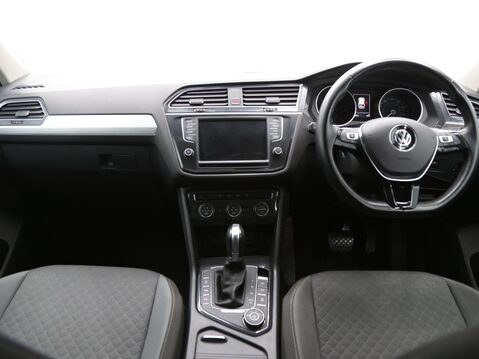 Volkswagen Tiguan 2.0 TDI BlueMotion Tech SE DSG 4Motion Euro 6 (s/s) 5dr 9