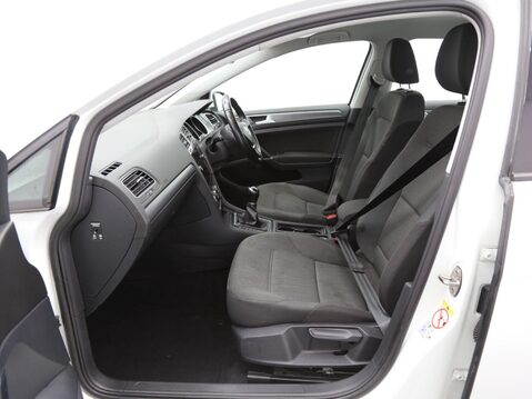 Volkswagen Golf 1.0 TSI SE Nav Euro 6 (s/s) 5dr 23