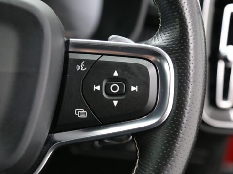 Volvo XC40 2.0 D4 First Edition Auto AWD Euro 6 (s/s) 5dr 12