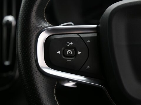 Volvo XC40 2.0 D4 First Edition Auto AWD Euro 6 (s/s) 5dr 11