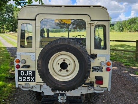 Land Rover Defender 4 CYL 4