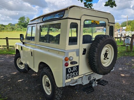 Land Rover Defender 4 CYL 5