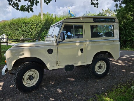 Land Rover Defender 4 CYL 6