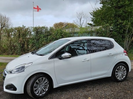 Peugeot 208 PURETECH S/S ALLURE Full Service and New MOT Warranty Great First car 6