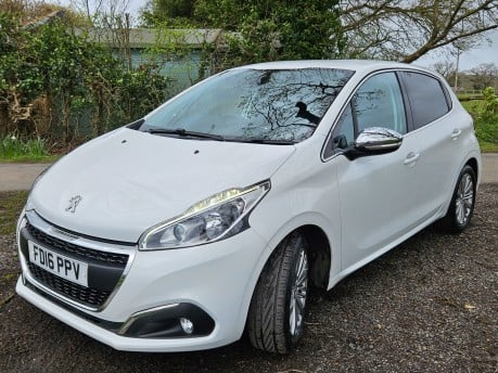 Peugeot 208 PURETECH S/S ALLURE Full Service and New MOT Warranty Great First car 7