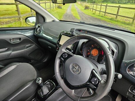 Toyota Aygo VVT-I X-PRESSION 16