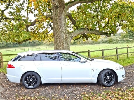 Jaguar XF D LUXURY SPORTBRAKE just serviced new cam belt and water pump new MOT 2