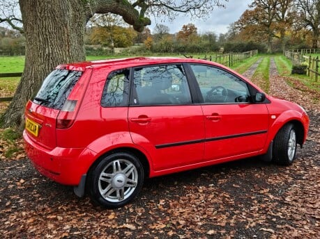 Ford Fiesta GHIA 16VJust Serviced New MOT and New Clutch New Tyres Great 1st Car!! 3