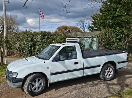 Isuzu Rodeo TD 4X2 S/CAB 9