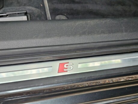 Audi A6 TDI S LINE MHEV 29