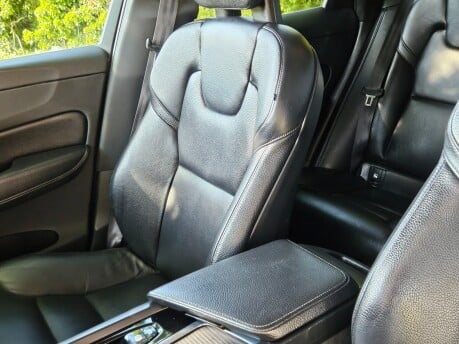 Volvo XC60 D4 MOMENTUM PRO AWD 19