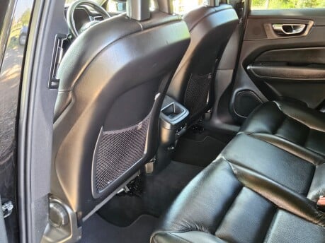 Volvo XC60 D4 MOMENTUM PRO AWD 20