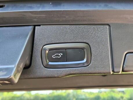 Volvo XC60 D4 MOMENTUM PRO AWD 23