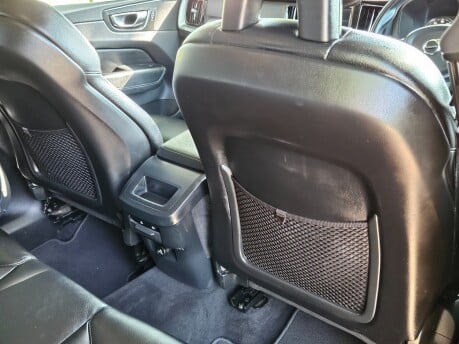 Volvo XC60 D4 MOMENTUM PRO AWD 26
