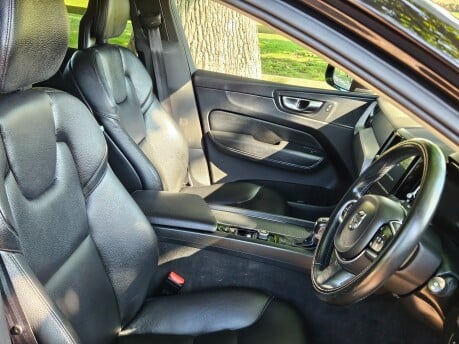 Volvo XC60 D4 MOMENTUM PRO AWD 31