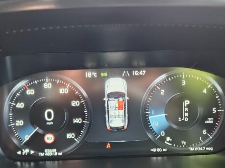 Volvo XC60 D4 MOMENTUM PRO AWD 33